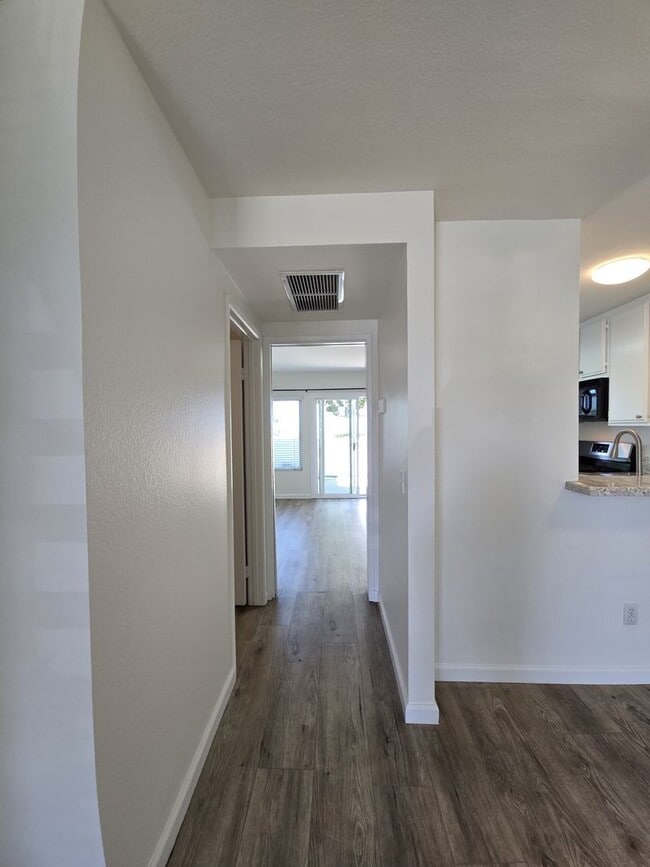 Building Photo - Coastal Living: 2-Bed, 1.5-Bath Townhome w...
