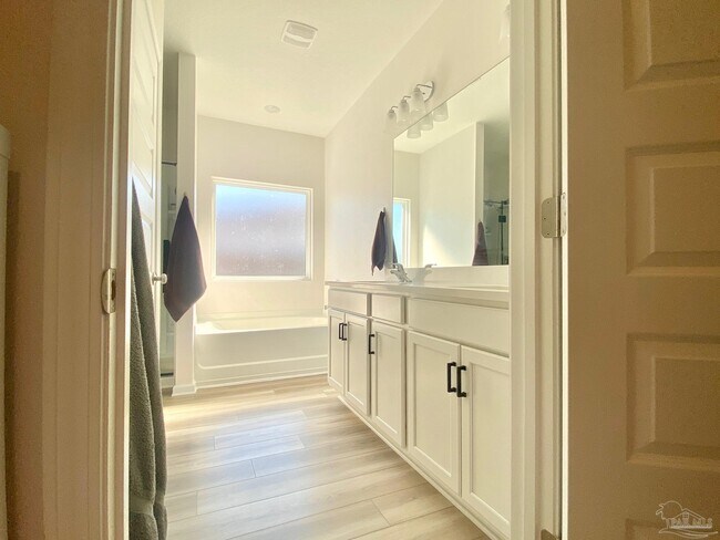 Building Photo - 9668 Sagewood Dr