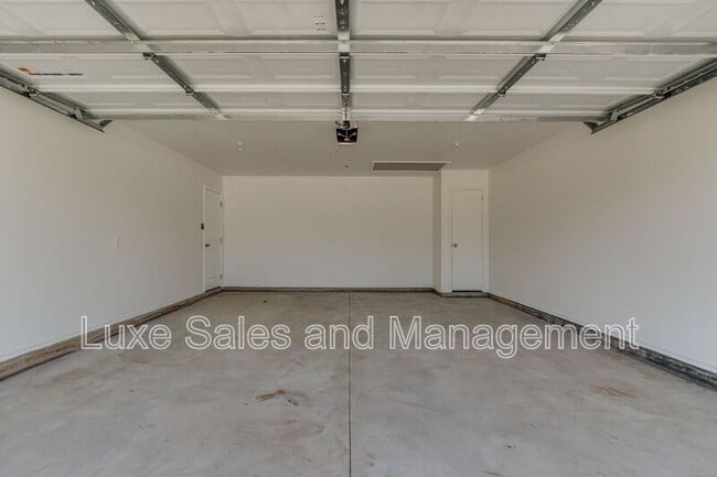 Building Photo - 11605 Mackenzie Wy