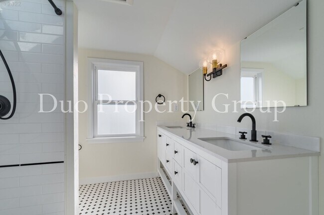 Building Photo - 8th Street