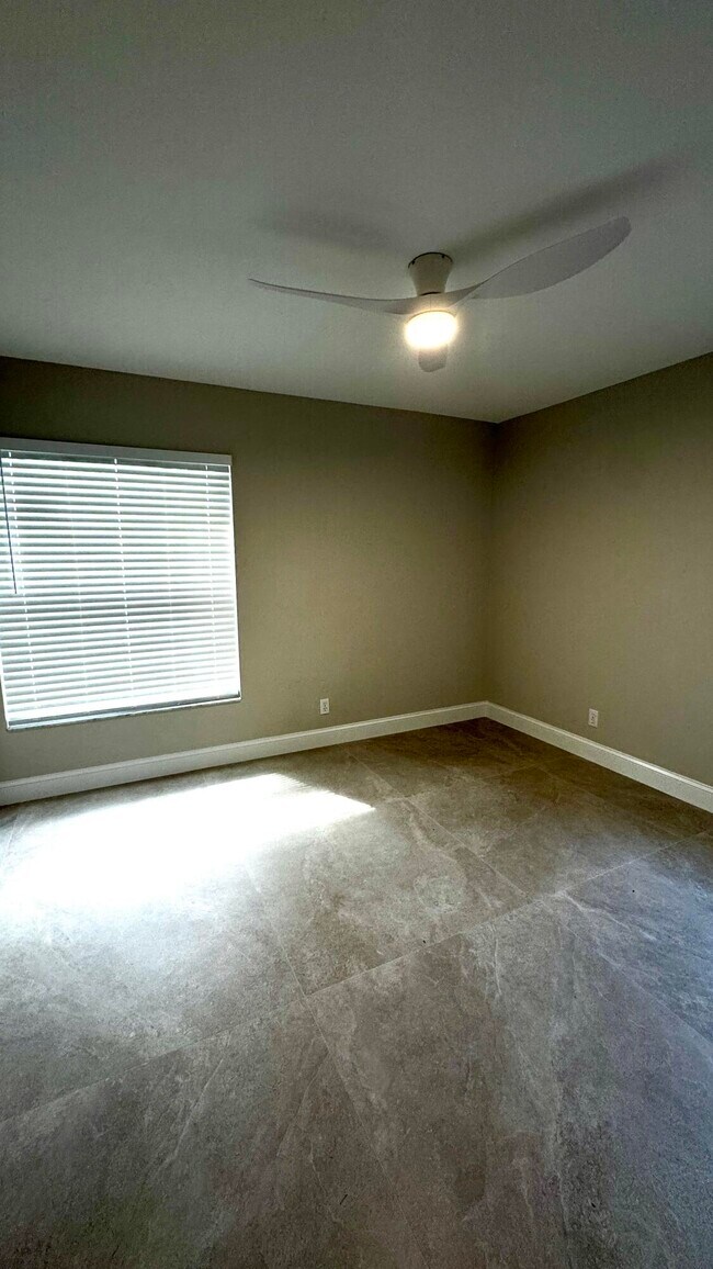 Building Photo - 11822 Island Lakes Ln