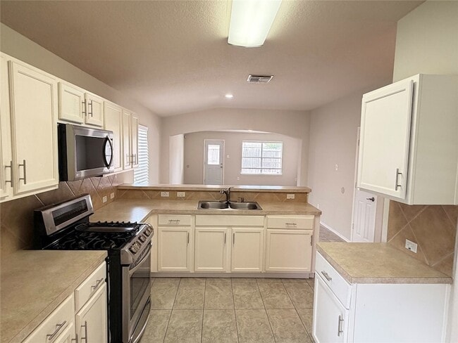 Building Photo - 631 Kiley Dr