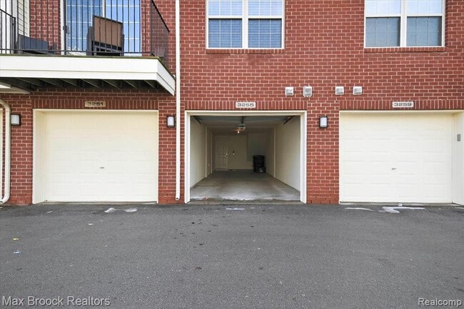 Building Photo - 3255 Camden Dr