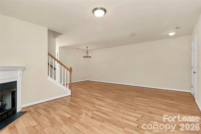 Building Photo - 915 Par One Ct