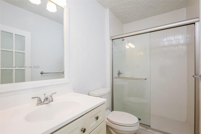 Building Photo - 1916 Ferdinand St