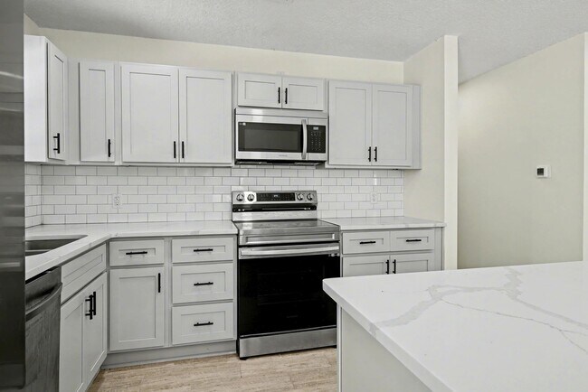 Building Photo - 235 Boulevard Des Pins