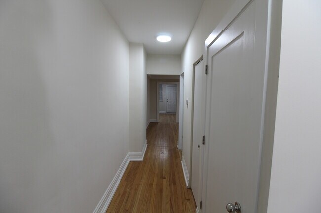 Building Photo - 6307 N Mozart St