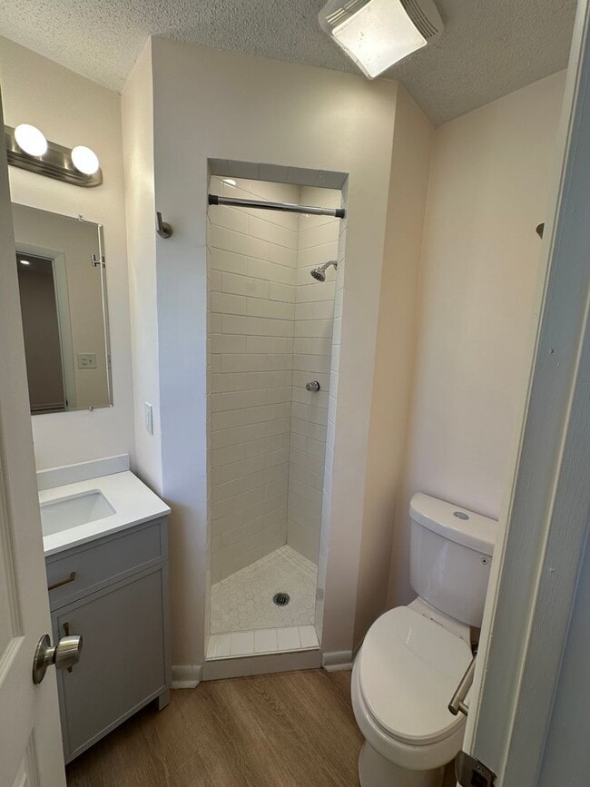 Building Photo - 3 BED | 2 BATH | TWO CAR GARAGE | LARGE FRONT AND BACK YARDS | AVAILABLE NOW