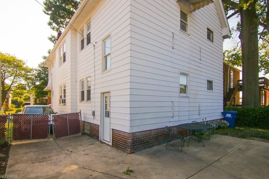 Ample Off-Street Parking - 2226 Lewis Dr
