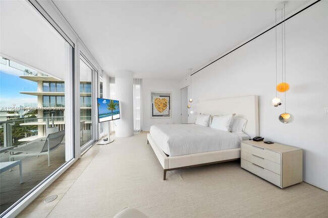 Building Photo - 9111 Collins Ave