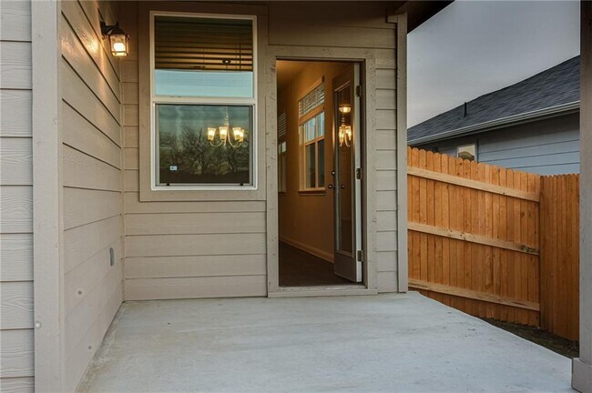 Building Photo - 309 Naset Dr