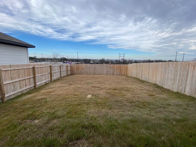 Building Photo - Want luxury living in Medina County...Look no further...Amanda Park is it!