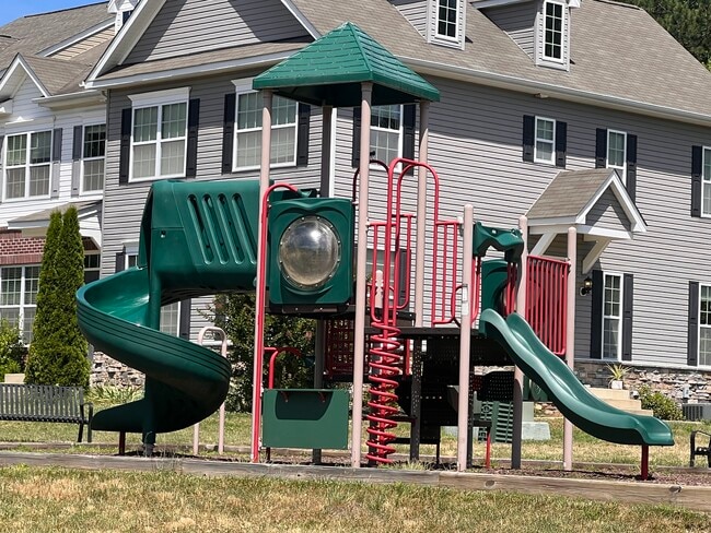 Building Photo - 45735 Bethfield Way