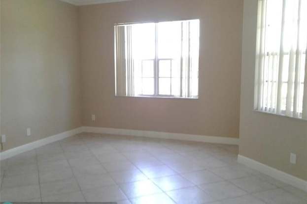 Building Photo - 3409 Lakeside Dr