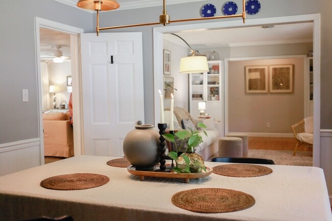 Building Photo - Charming 2BR in Historic Home – Bright, Sp...