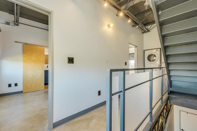 Building Photo - 4801 S Congress Ave