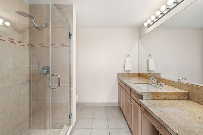 Building Photo - 14 Greenway Plz