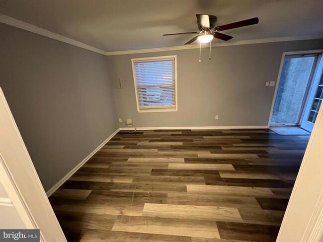 Building Photo - Beautiful fully renovated Townhomw 3 beds ...