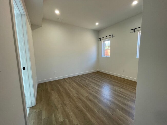 Building Photo - JUST COMPLETED MODERN TOWNHOMES! Never Lived In!