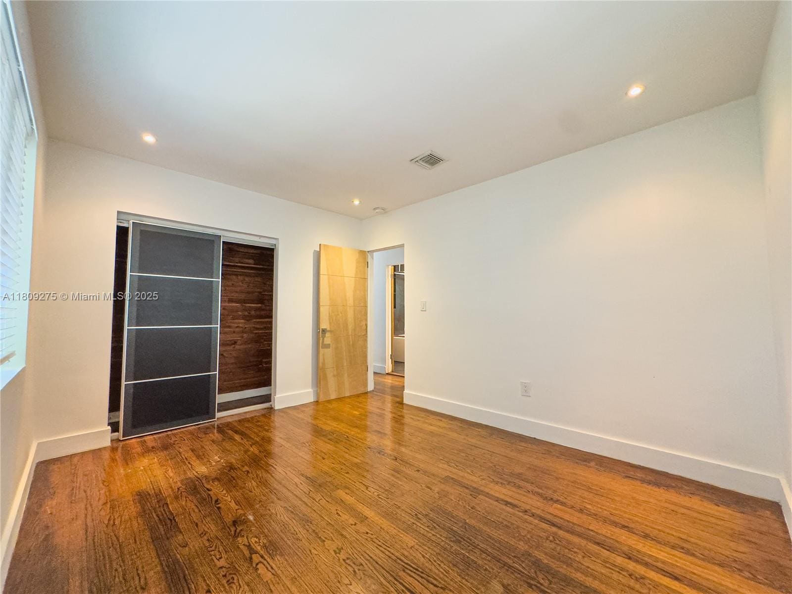 Building Photo - 400 NE 86th St