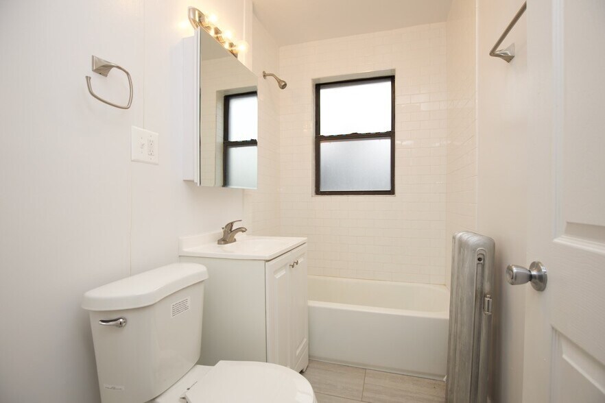 Building Photo - 2334 N Spaulding Ave