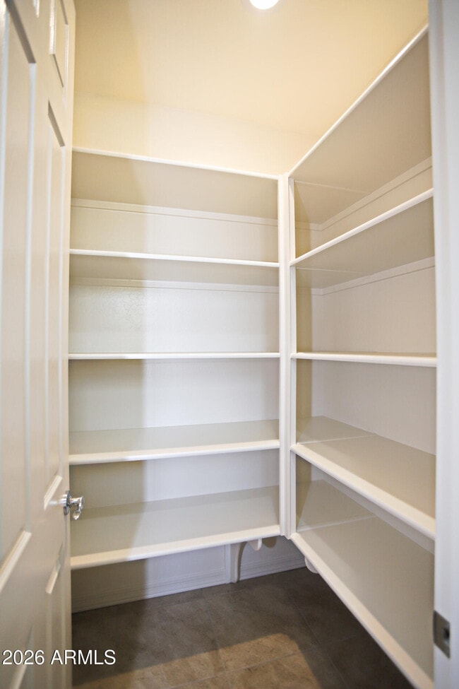 Building Photo - 815 W Finch Dr