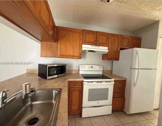 Building Photo - 937 Coral Club Dr