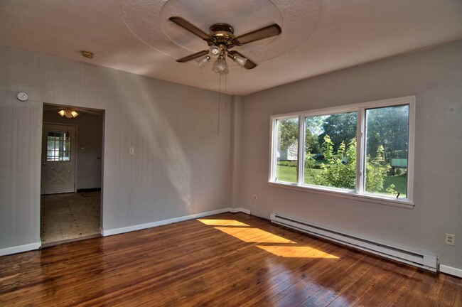 Building Photo - 359 Hanover St