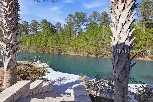 Building Photo - 165 Topside E