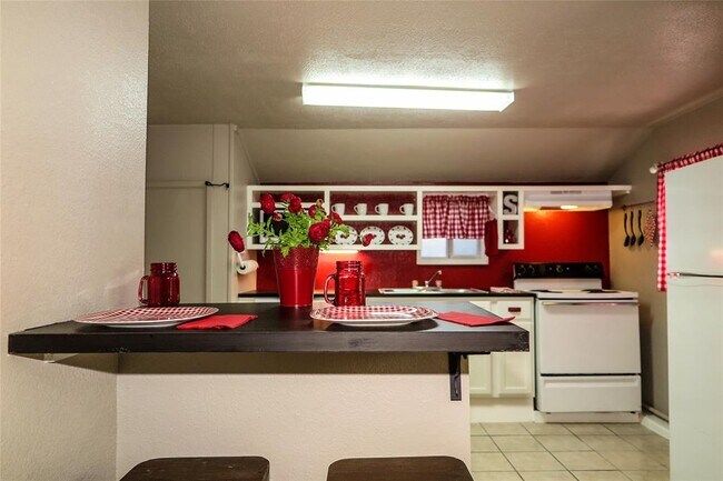 Building Photo - 1312 Pine St