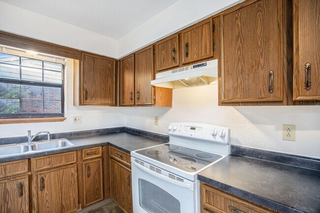Building Photo - 2829 Tepee Ave