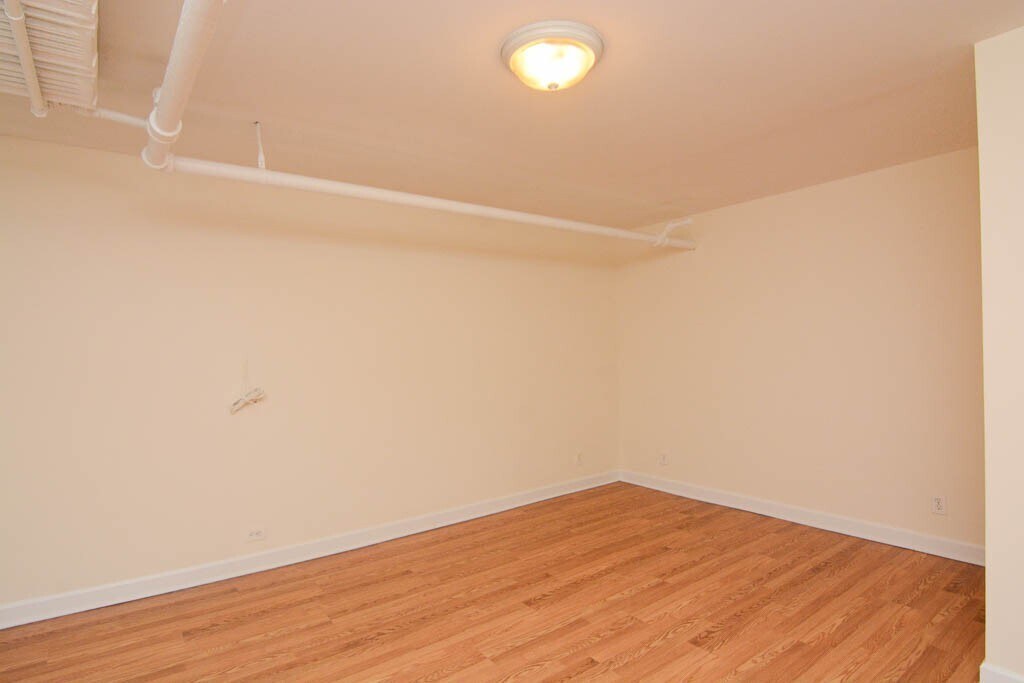 Building Photo - 2455 N Spaulding Ave