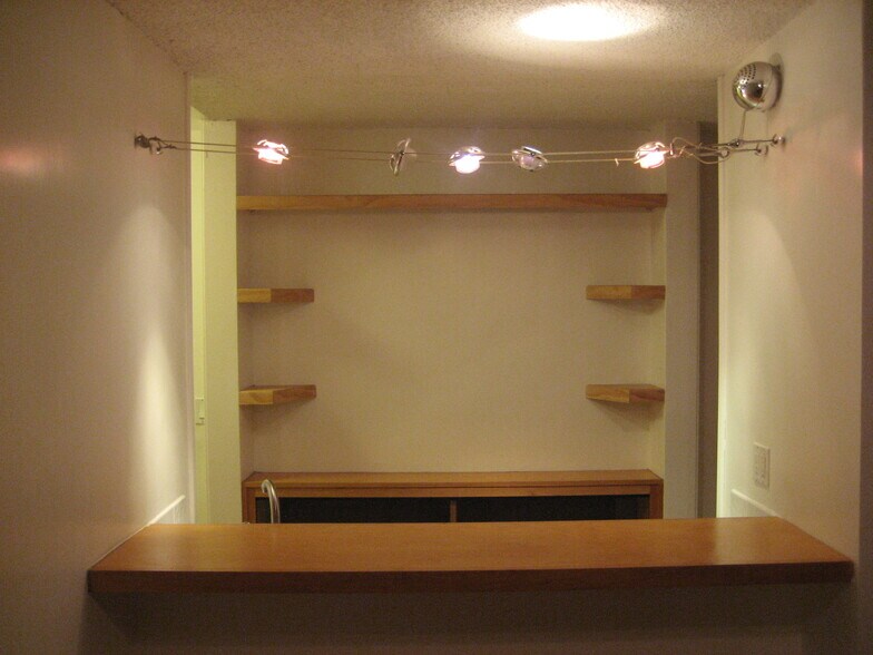 Building Photo - 6435 Green Valley Cir