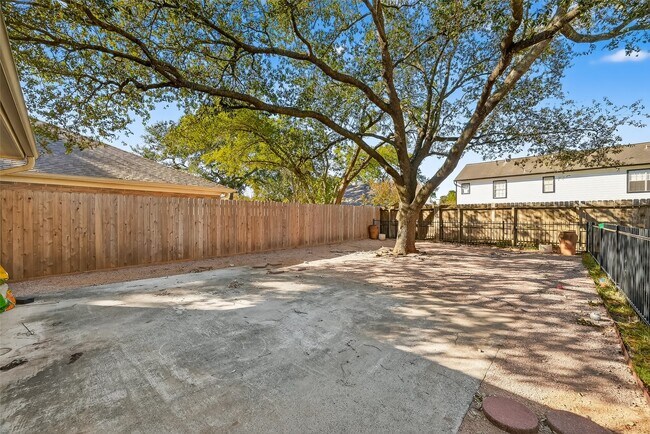 Building Photo - 21234 Park Willow Dr