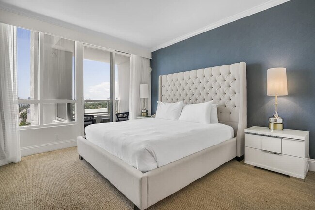 Building Photo - 4401 Collins Ave