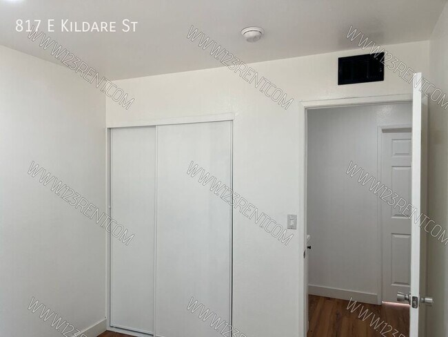 Building Photo - 817 E Kildare St