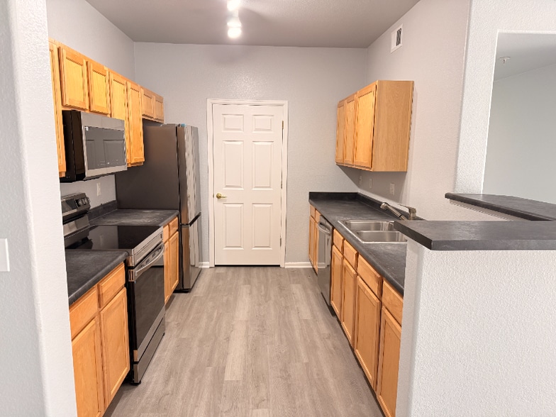 Building Photo - 15700 E Jamison Dr