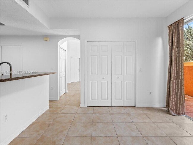 Building Photo - 6201 NW 114th Pl