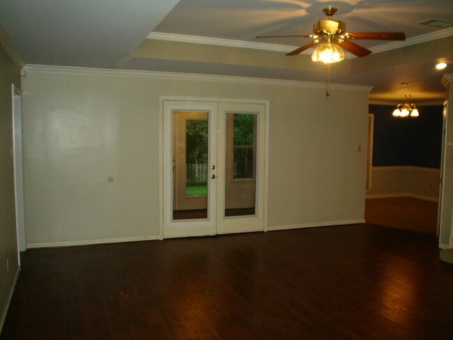 Building Photo - QUESTIONS PLEASE CONTACT Peggy Goodman 501...