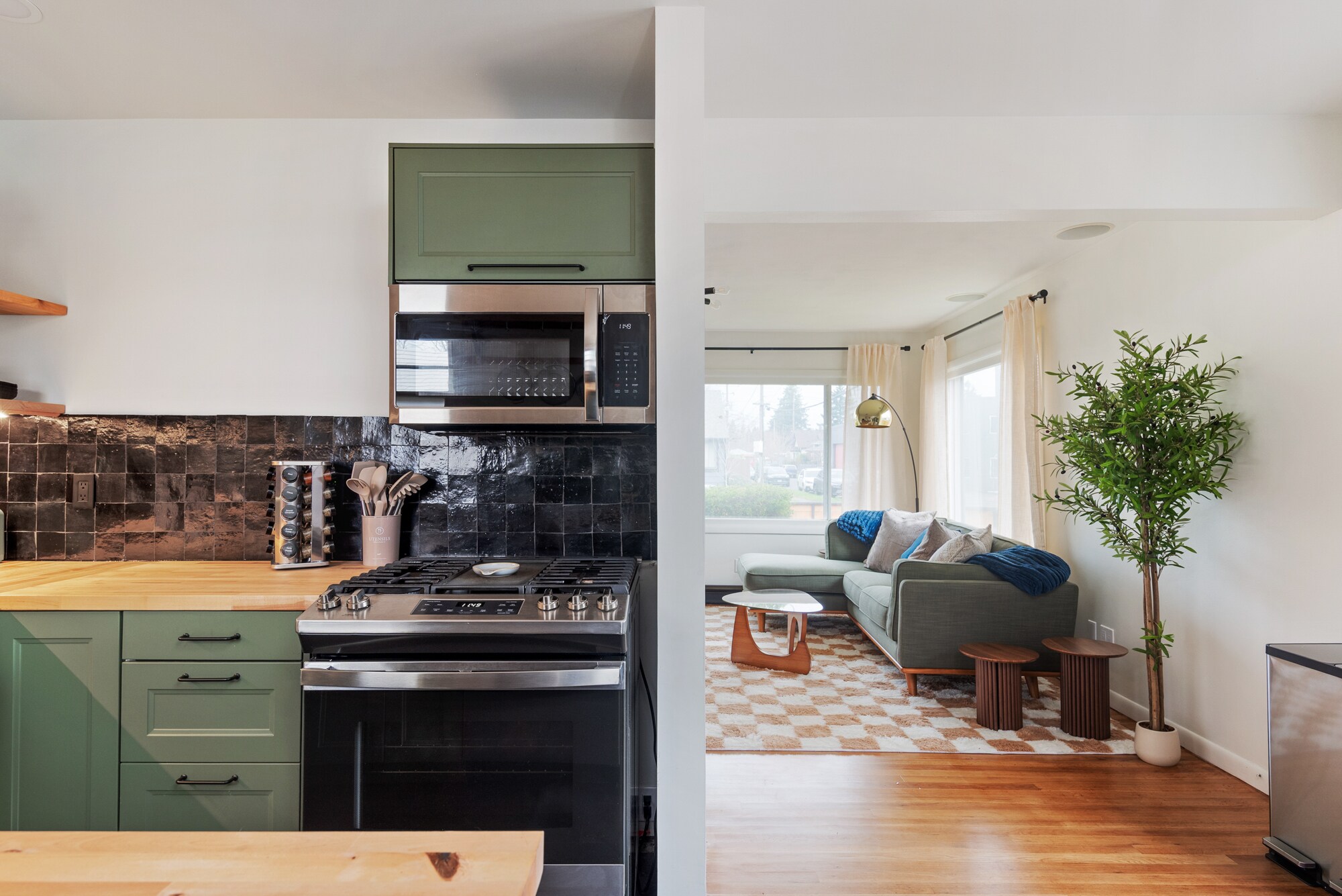 Building Photo - 6248 NE Wasco St