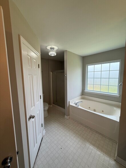 Building Photo - 118 Grove Ln S