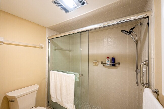 Building Photo - 6404 SE Brandywine Ct