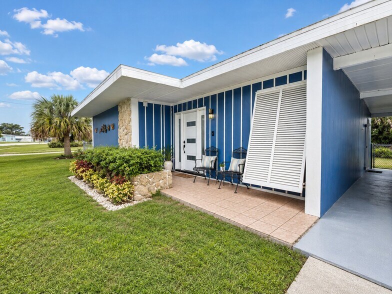 Building Photo - 819 Schumann Dr