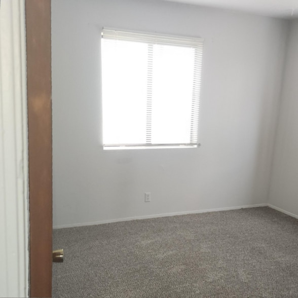 Building Photo - 516 Lewis Ave SE