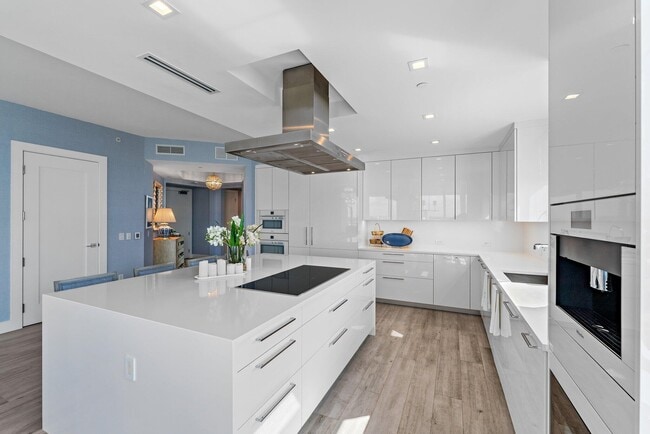 Building Photo - 3730 N Ocean Dr