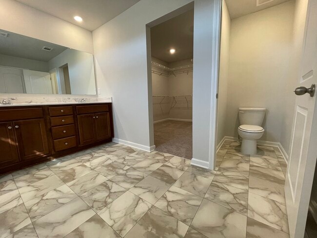 Building Photo - 112 Briarwood Dr E