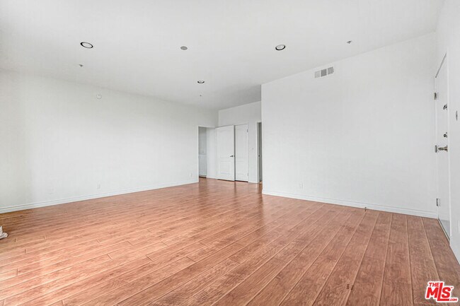 Building Photo - 1132 S Shenandoah St