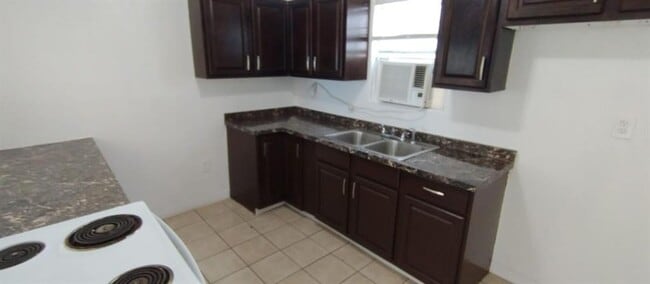 Building Photo - 3718 Avenue M 1/2