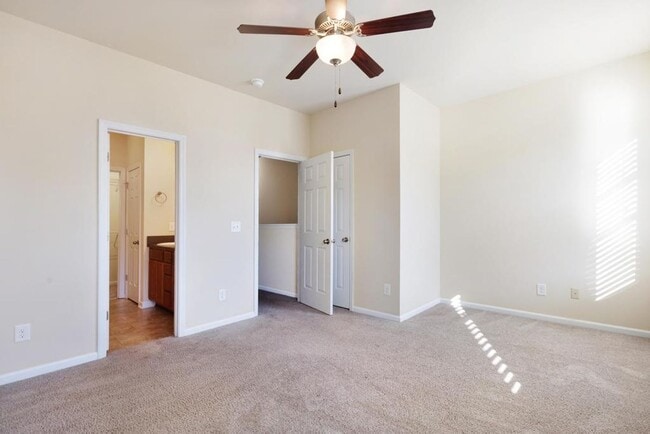 Building Photo - Great Townhome! Carolina Forest!