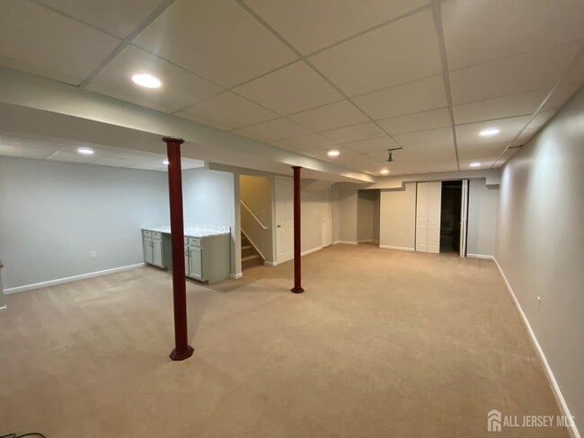 Building Photo - 120 Briarwood Dr